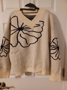 Cupshe V-Neck Ivory Sweater with Black Floral Outline
